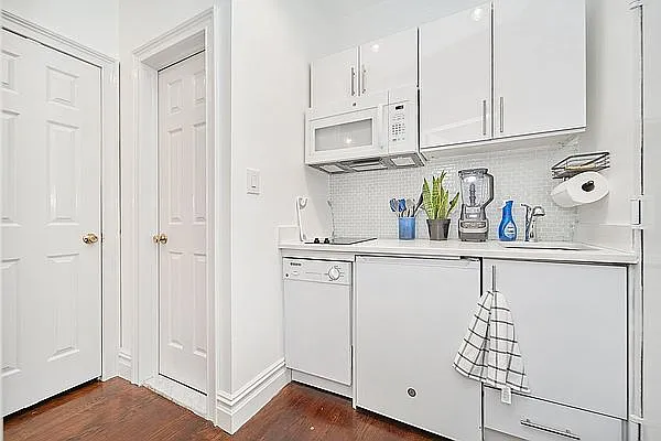 Rented by Living New York | media 8