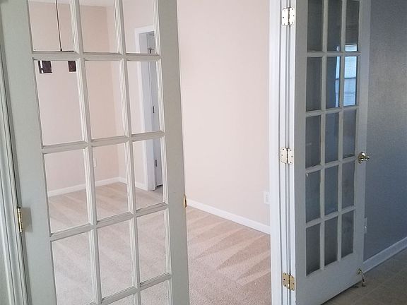 320 Kingston Trace 2