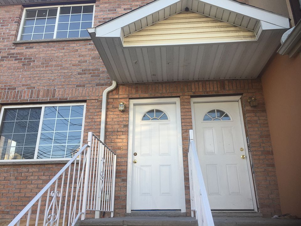 Brand new spacious 3 bedroom/2 full modern bathroom apartmen