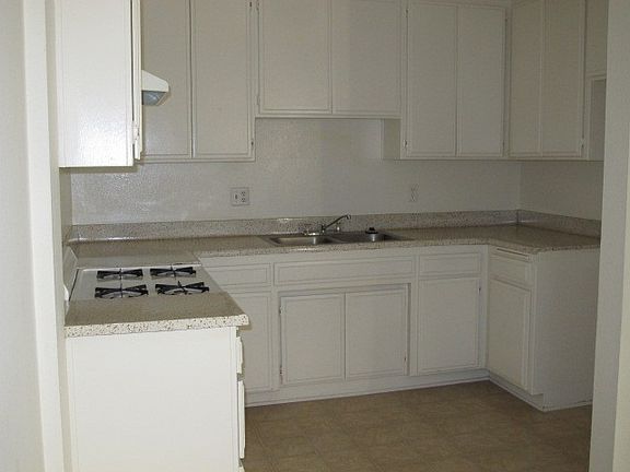 5th image of 6260 Vineland Ave APT 104