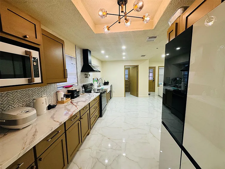 23230 Canyon Lake Dr — Photo 4