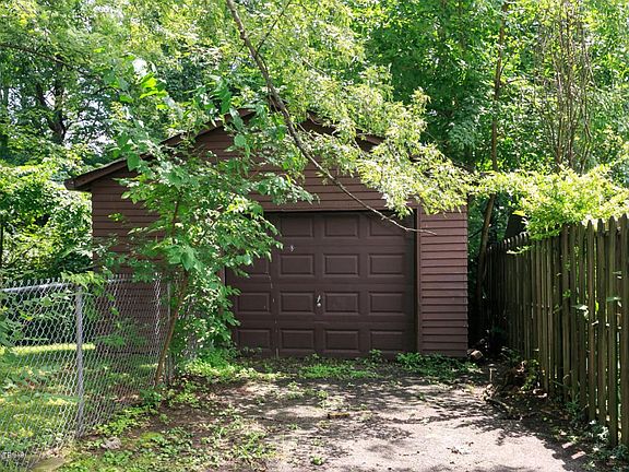 RealTourCast M Weisberg Mosswood (1 of