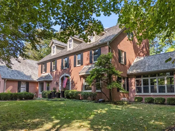 106 West Dogwood COURT, Mequon, WI 53092