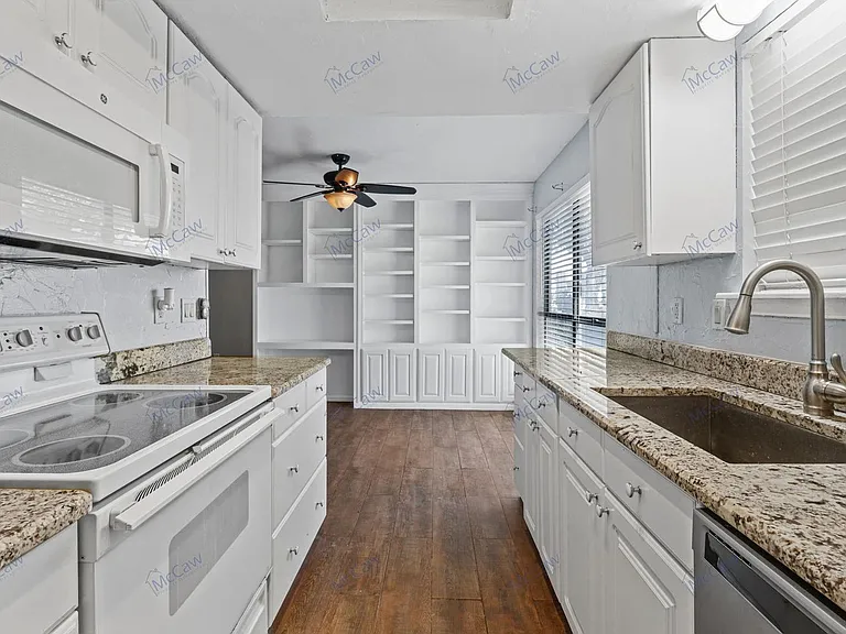 2101 Park Willow Ln #B — Photo 7