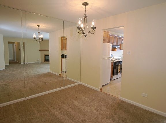 5th image of 942 E Kings Row Unit 7