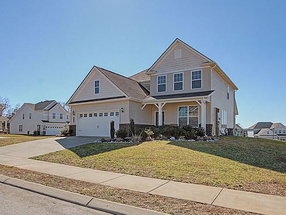3rd image of 631 Trevino Way