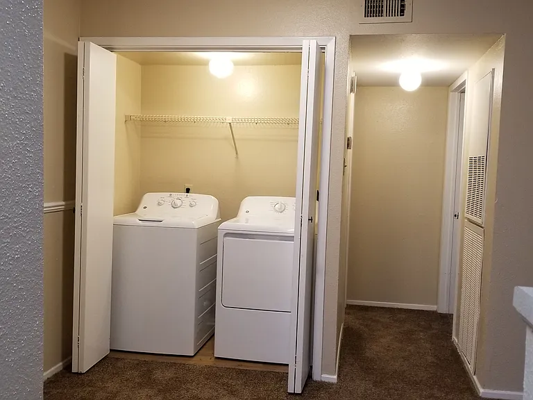 Sleepy Hollow Apartments — Photo 24
