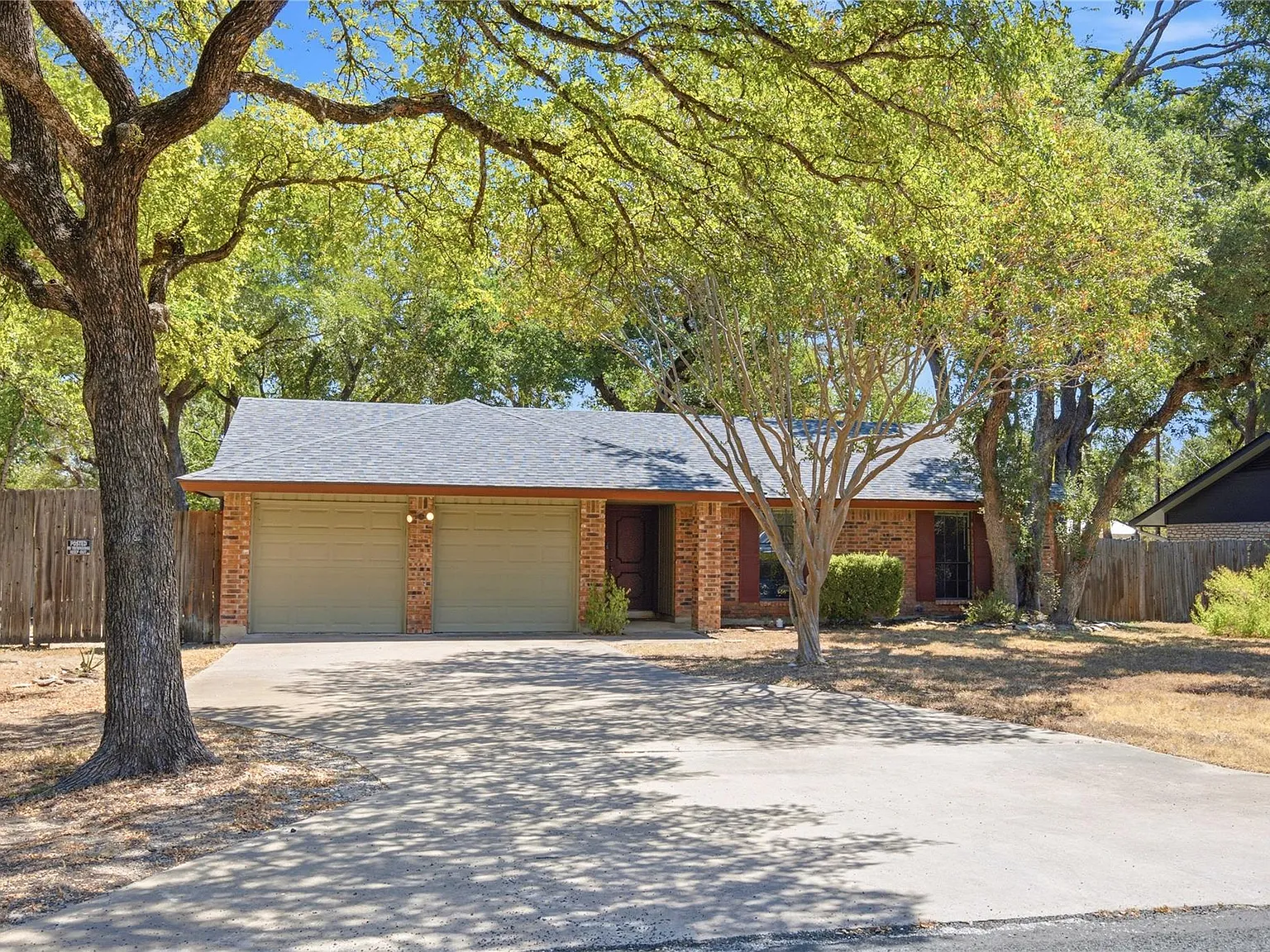 3 bed, 2.0 bath, 1330 sqft, $2,200 — Photo 1
