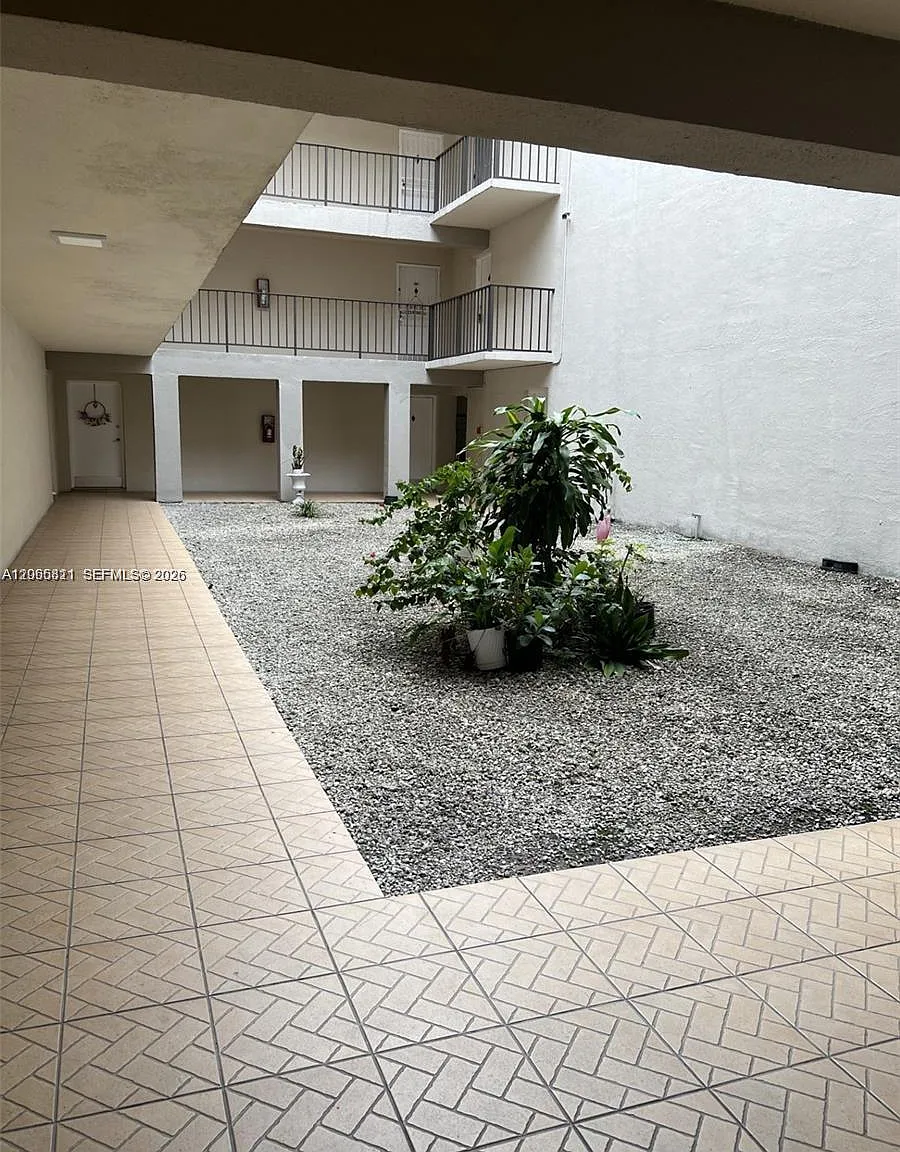 El Lago Condo — Photo 3