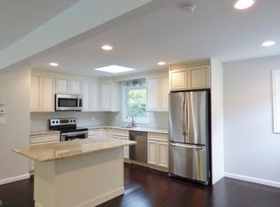 32 Woods Edge Rd, Stanhope, NJ 07874