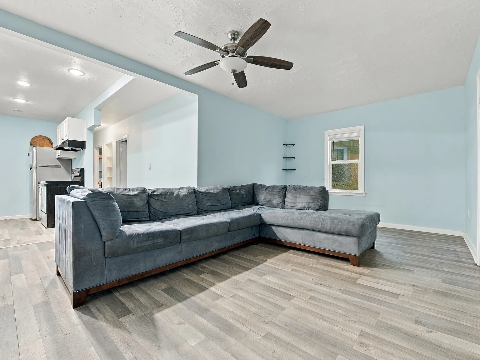 2 bed, 800 sqft, $2,050 — Photo 4