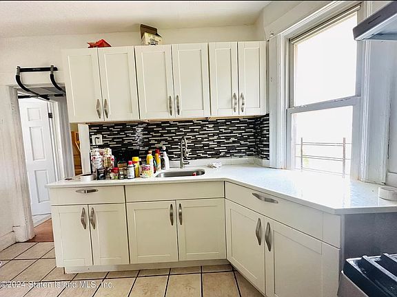 4th image of 62 Fillmore St Floor 2