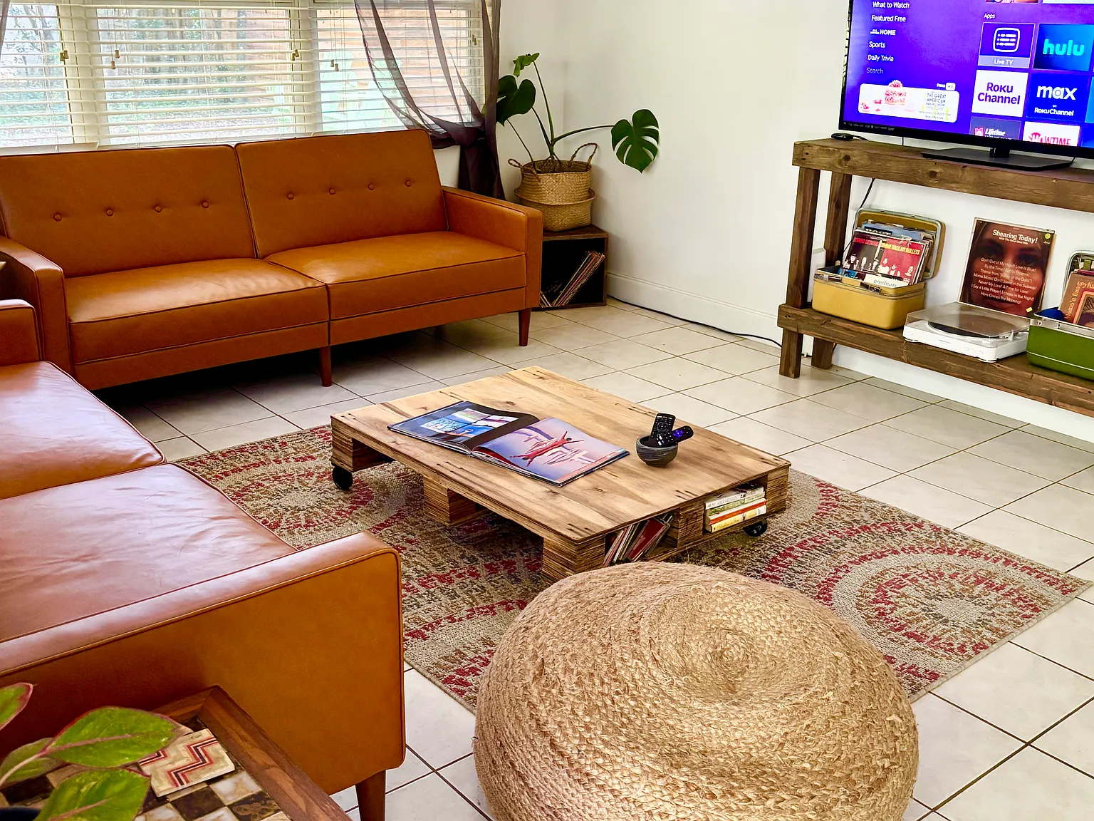 3 bed, 1.5 bath, 1080 sqft, $2,500 — Photo 2