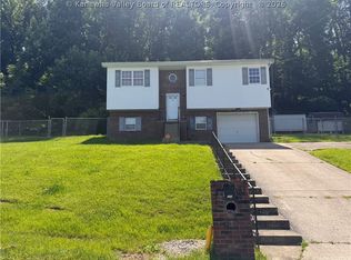 111 Phyllis Dr, Charleston, WV 25302