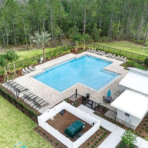 5 bed, 2.5 bath, 2370 sqft, $3,200 — Photo 2