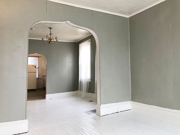 3rd image of 1-2050 W Grand Ave #1
