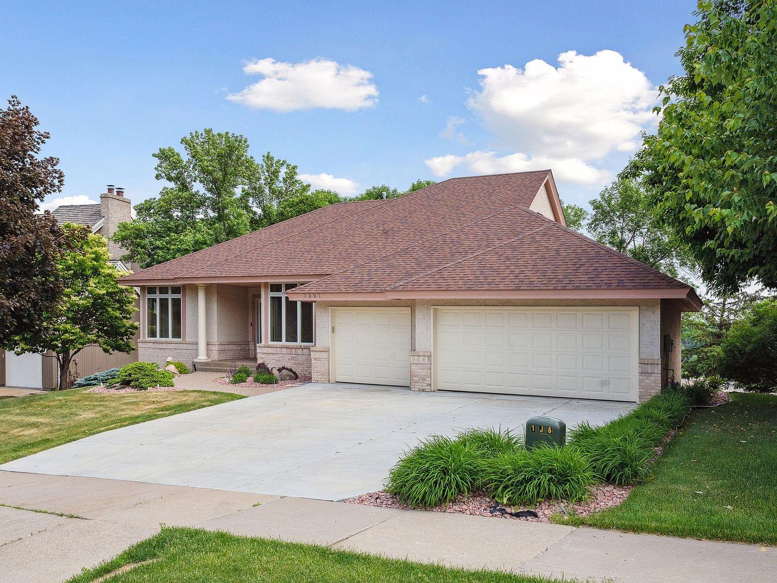 7307 Bush Lake Dr, Bloomington, MN 55438 Zillow