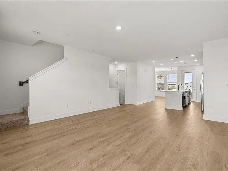 15489 Hamlin Park Dr — Photo 6