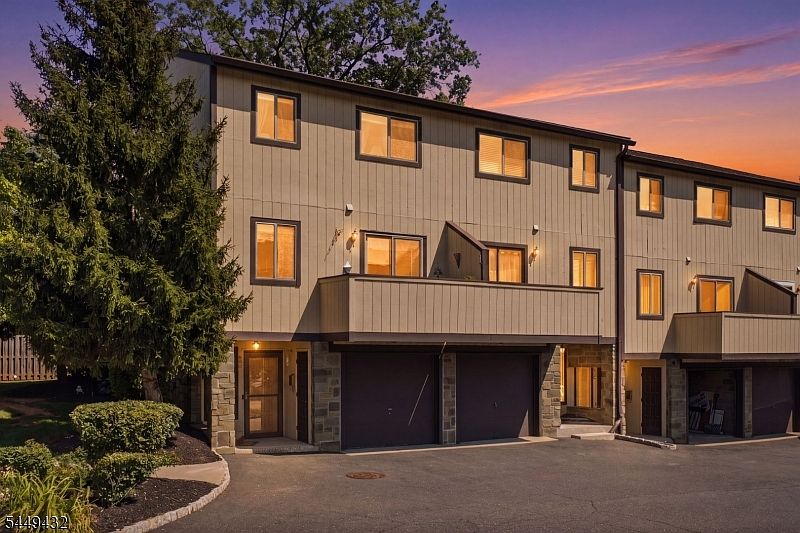 1st image of 30 Chelsea Way