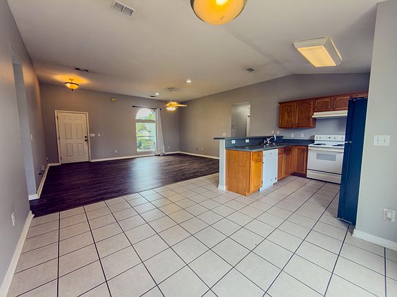 3rd image of 2548 Houston Cir