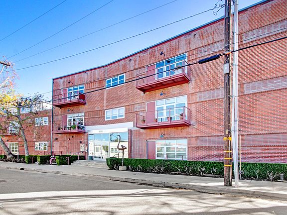 3rd image of 1010 Sycamore Ave Unit 103