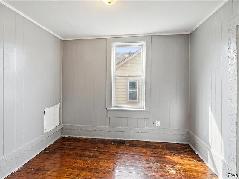 7068 Ford Ave — Photo 2