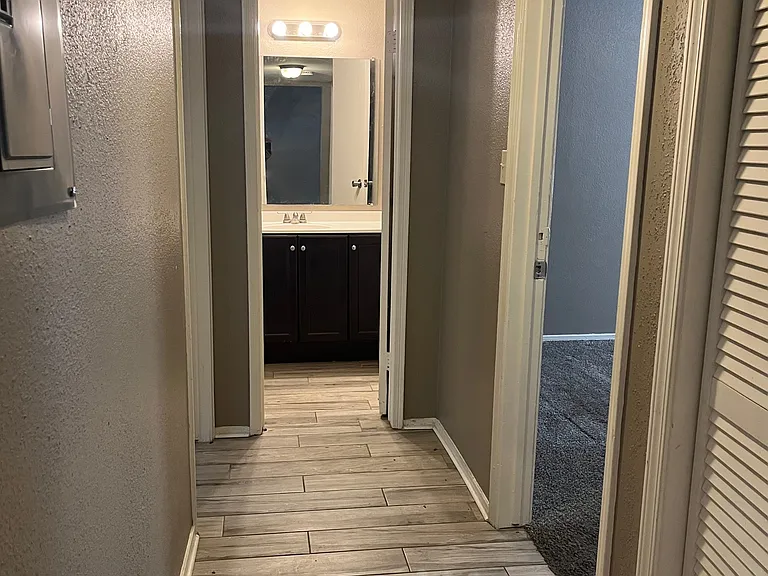 1842 Thompson St #2 — Photo 3