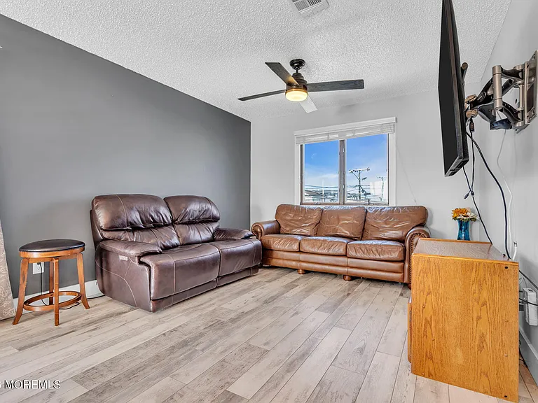 65 Grand Central Ave #2 — Photo 11
