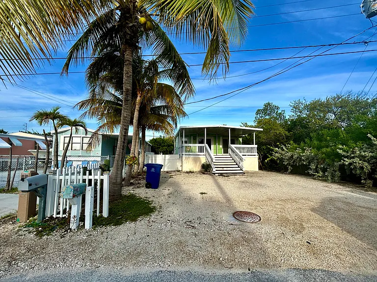 100 Sunset Ln — Photo 2