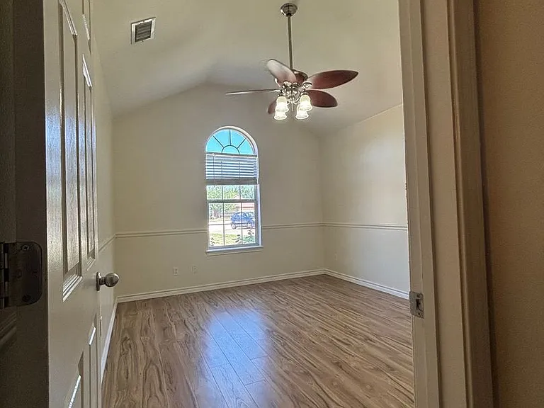 3802 Notre Dame Cir — Photo 2
