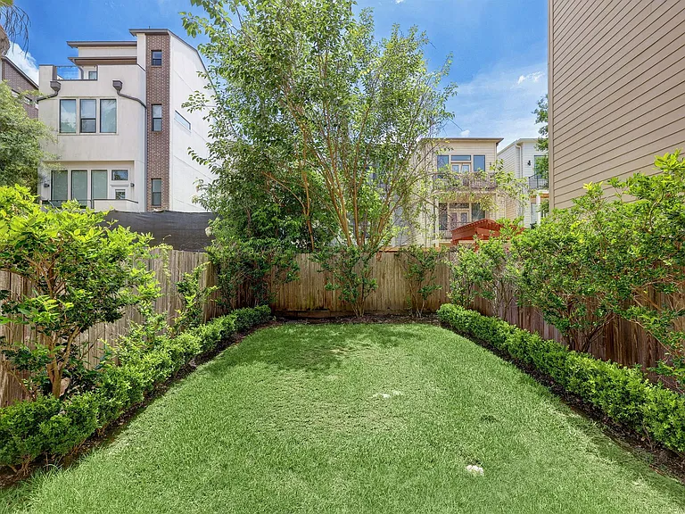 5217 Lillian St — Photo 32