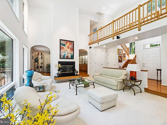 5th image of 7451 Bond St
