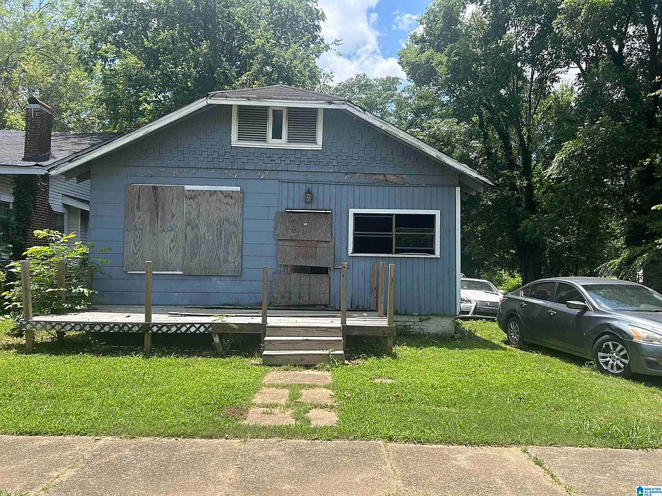 1st image of 215 6th Ave N