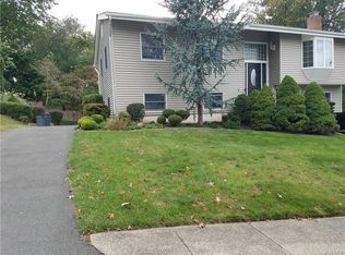 717 Manette Ln, Valley Cottage, NY 10989