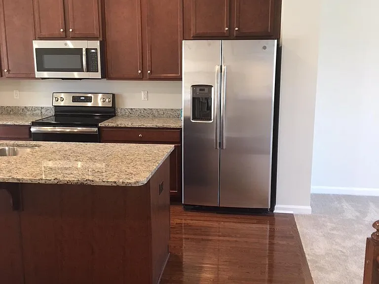 172 Mulberry Dr — Photo 3