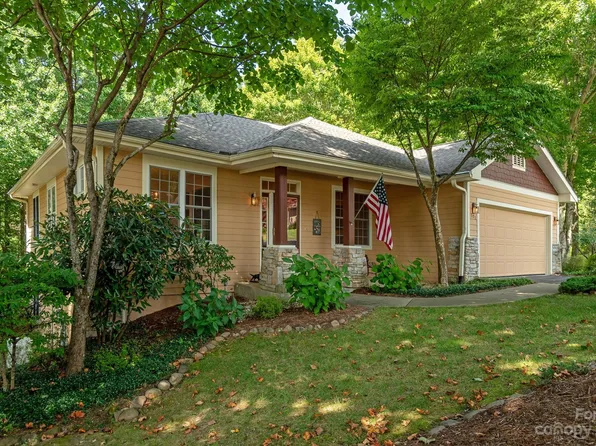 108 Chancery Ct, Flat Rock, NC 28731