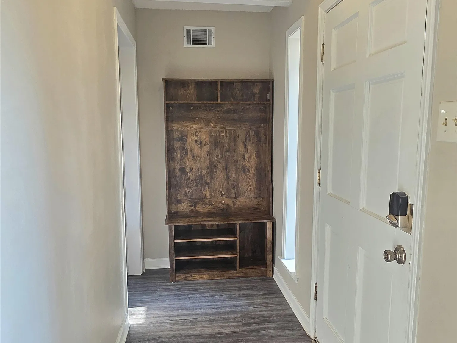 3 bed, 2.0 bath, 1374 sqft, $1,900 — Photo 2