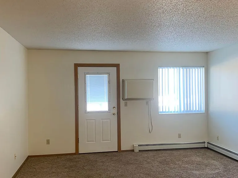 Dakota E & W Apartments — Photo 98