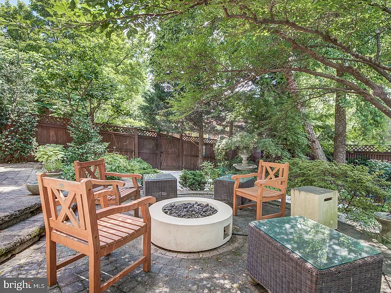 3808 Cathedral Ave NW — Photo 67
