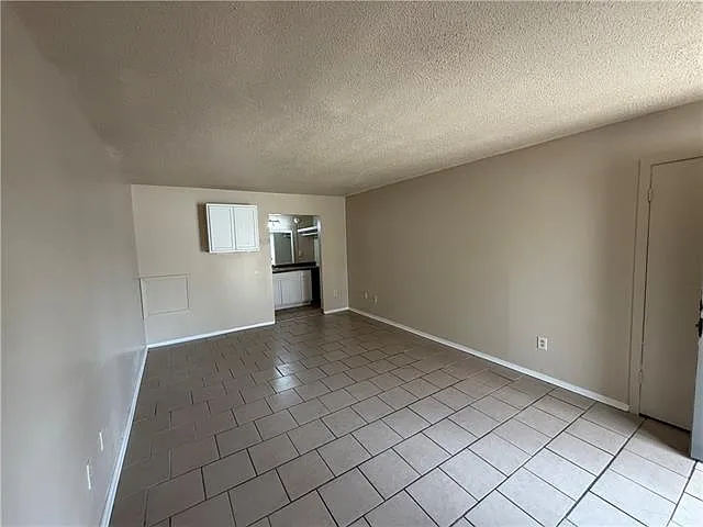 1 bed, 1.0 bath, 500 sqft, $595 — Photo 2