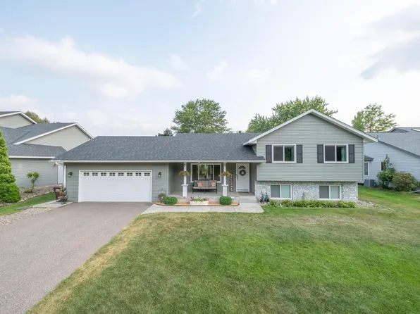 7685 Upper 45th St N, Oakdale, MN 55128