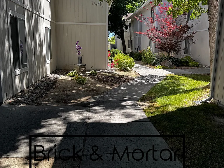400 S Saliman Rd #B31 — Photo 2