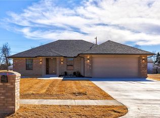 202 W Pine St, Tuttle, OK 73089