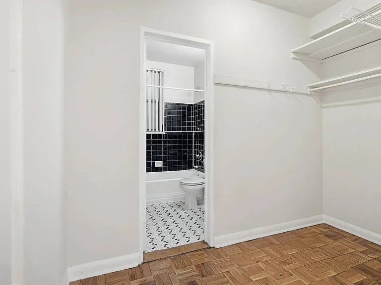 Empire Apartments — Photo 14