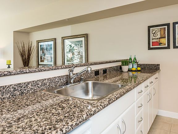 5th image of 250 King St Unit 760