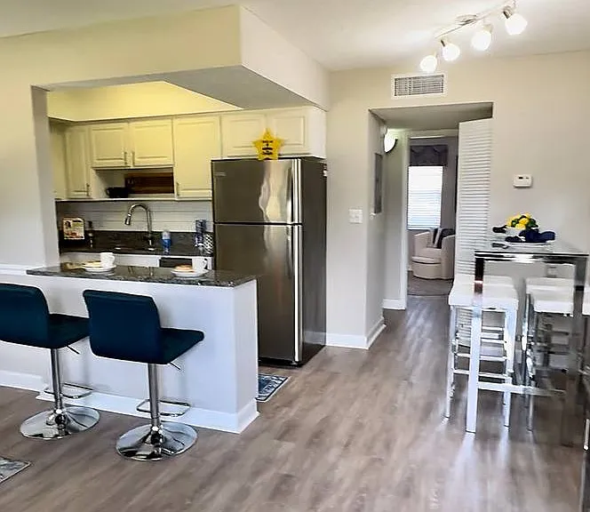 2037 Phillippe Pkwy — Photo 5