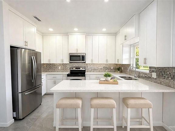 4th image of 2325 Corales St