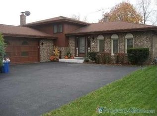 1236 N White Fence Ln, Addison, IL 60101