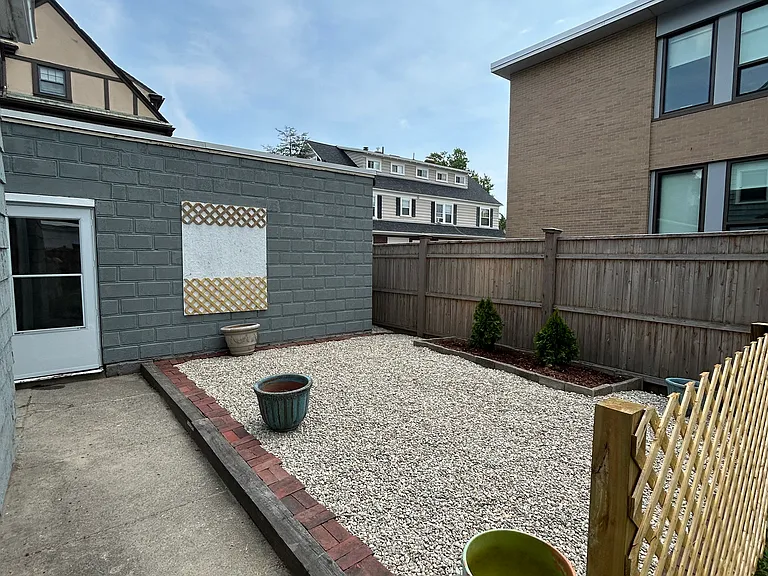 555 Lloyd Ave — Photo 22