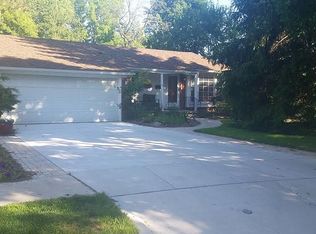 4 Manchester Ct, Ann Arbor, MI 48104